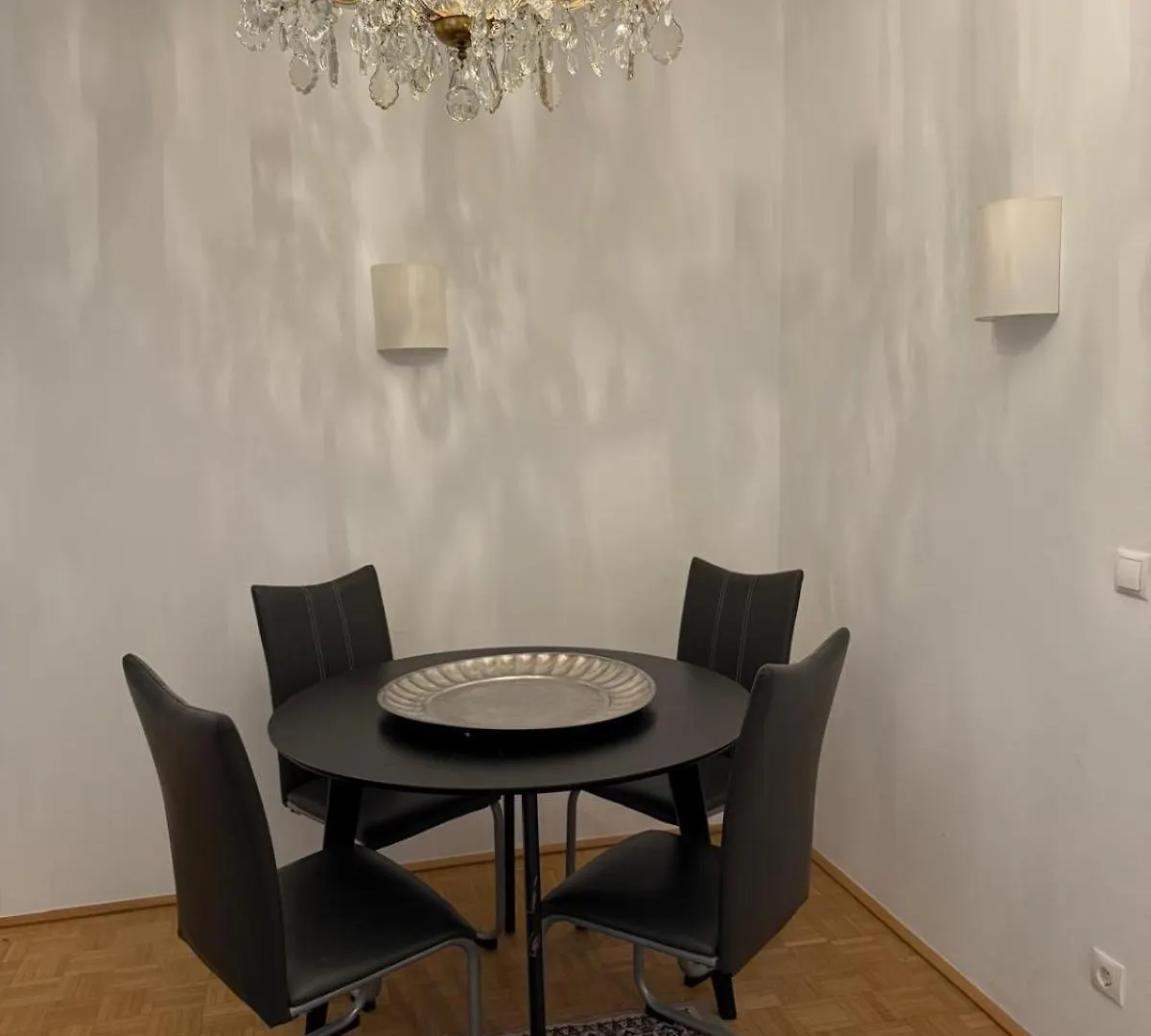 Sunsets And Sunrise Luxury Suites By Milochev Vienna