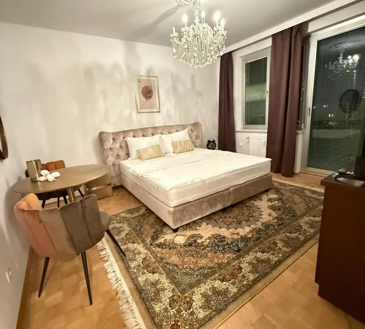 Sunsets And Sunrise Luxury Suites By Milochev Vienna Austria