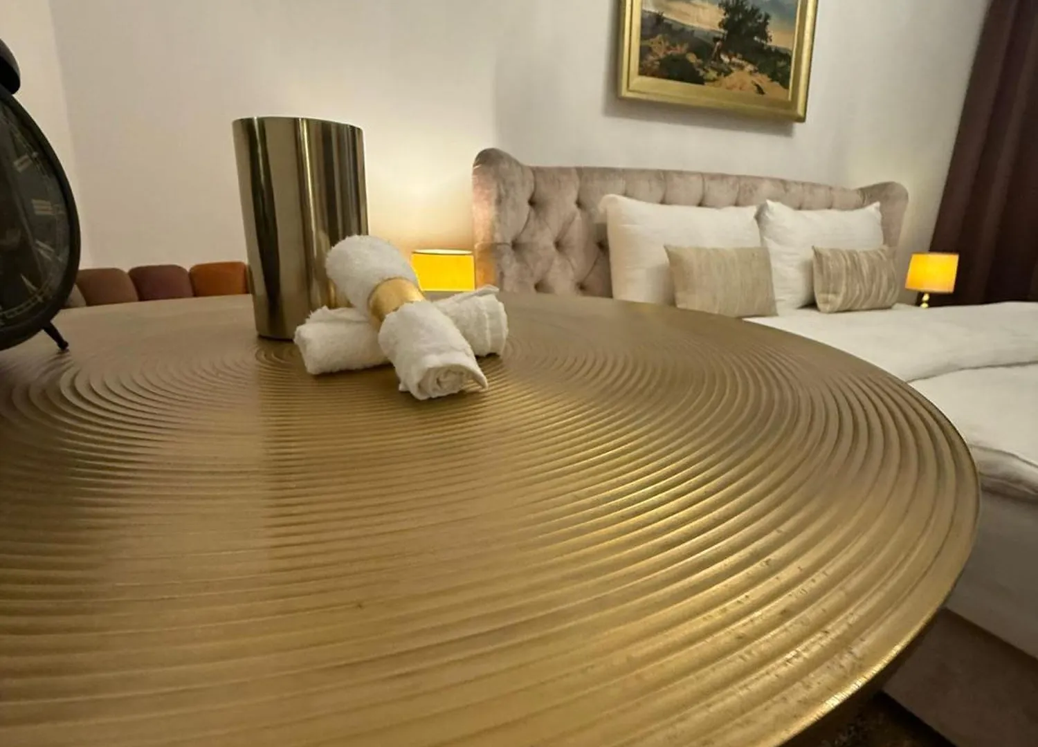 Sunsets And Sunrise Luxury Suites By Milochev Vienna