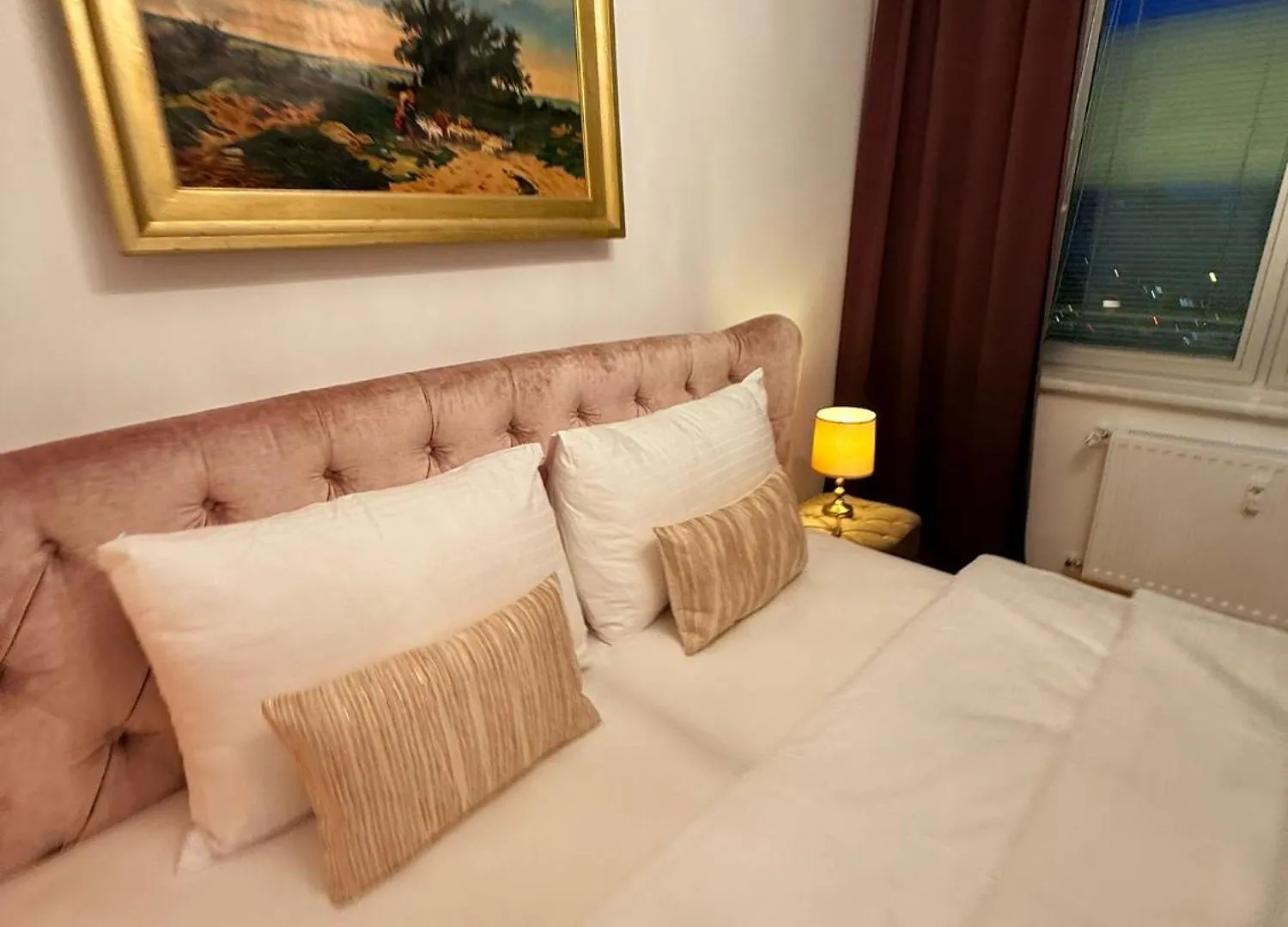 Sunsets And Sunrise Luxury Suites By Milochev Vienna 0*,