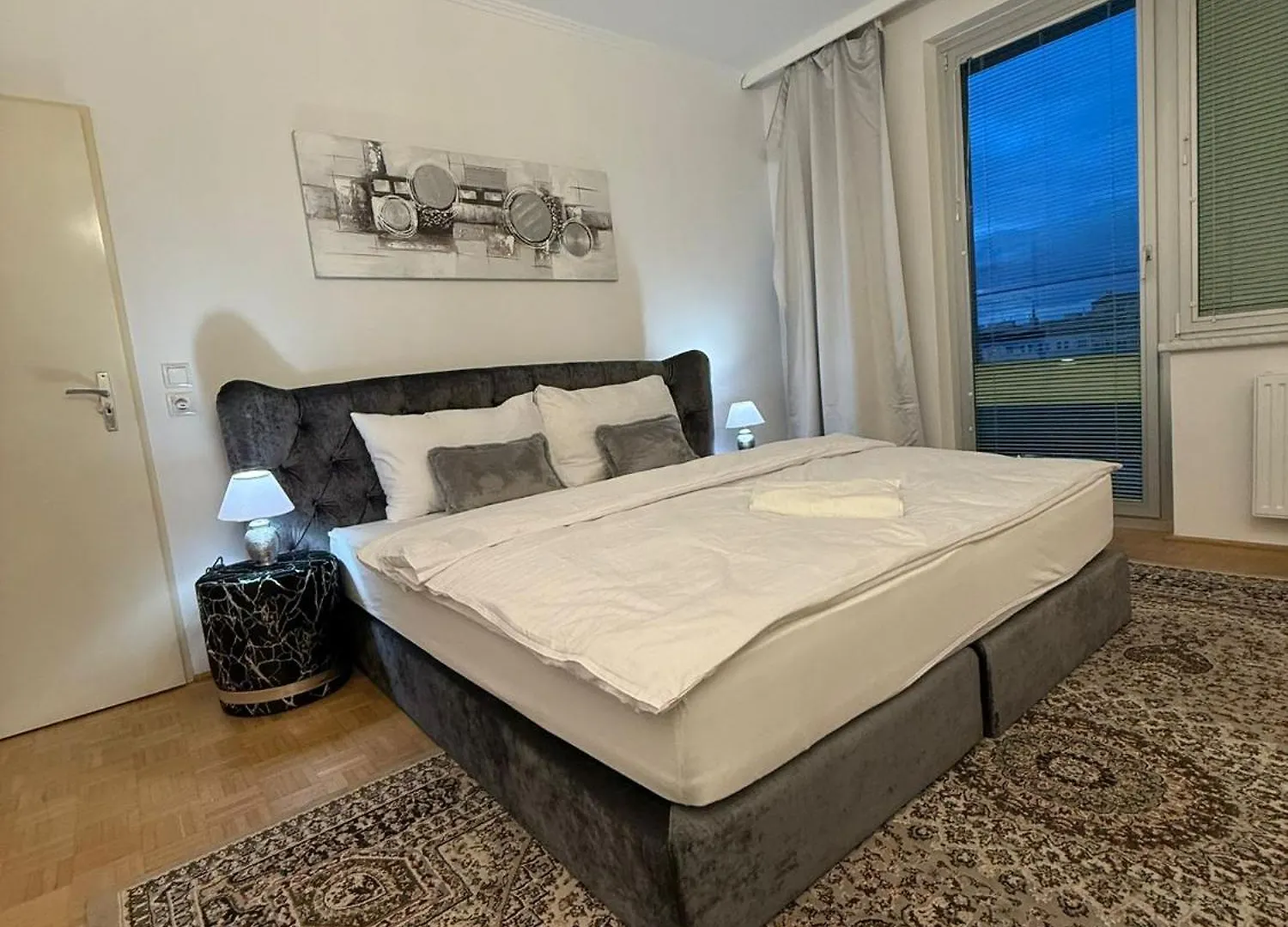 Sunsets And Sunrise Luxury Suites By Milochev Vienna