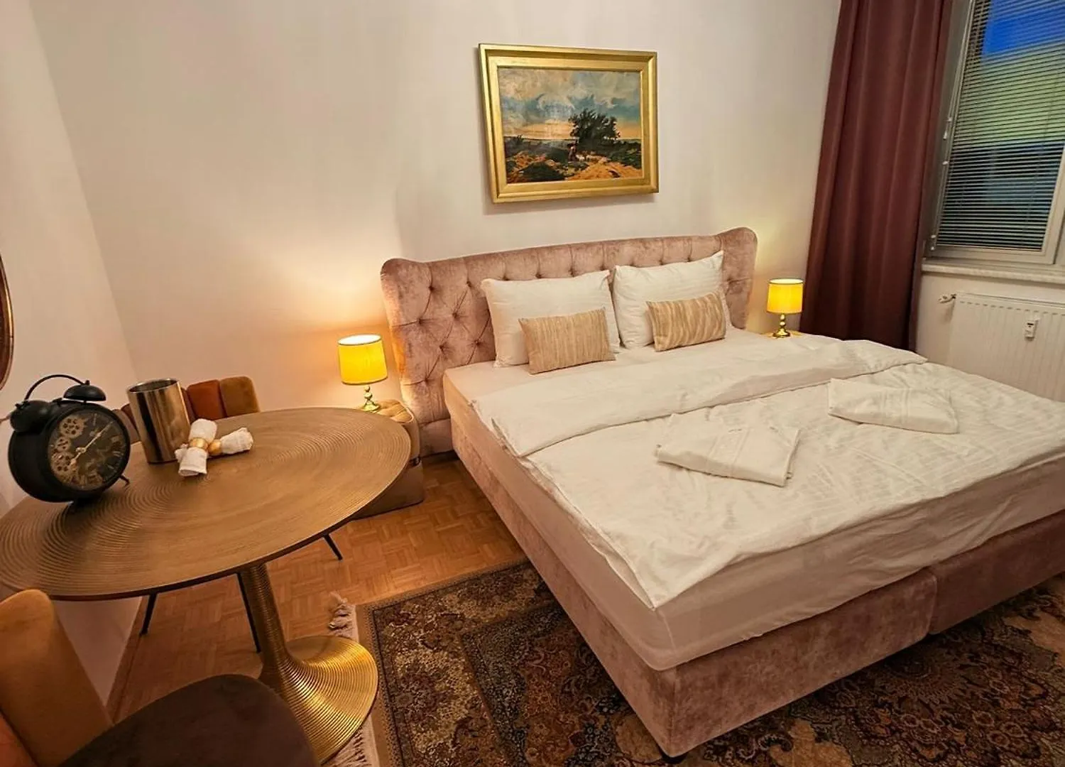 Sunsets And Sunrise Luxury Suites By Milochev Vienna Austria