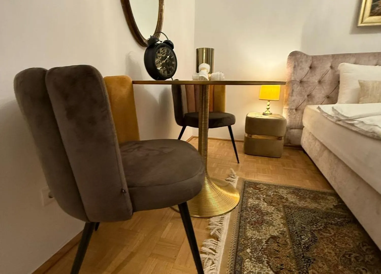 Sunsets And Sunrise Luxury Suites By Milochev Vienna 0*,  Austria